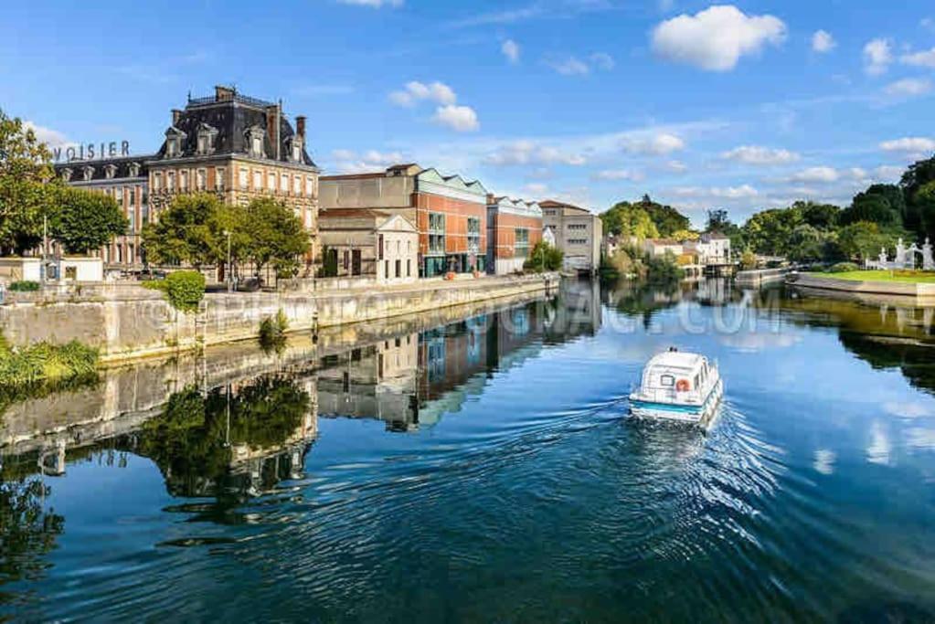 Maison Cosy Avec Parking Gratuit Jarnac Bagian luar foto